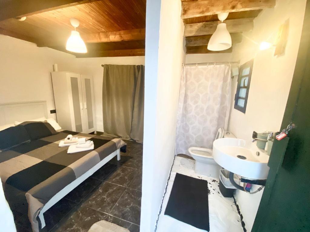 Habitaciones Famara 15 エクステリア 写真